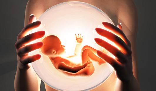 第一，目前的试管婴儿技术主要分为第一代、第二代、第三代试管婴儿，其中第三代试管婴儿是可供选择的，所以如果大家对胎儿的选择有偏爱的话，就要考虑第三代试管婴儿技术。 第二，泰国三代试管婴儿性别选择的方法主要有 PGD技术和 Acgh技术两种，其中 PGD技术将检测胚胎5对染色体，费用约为80000元； Acgh技术将检测胚胎23对染色体，费用约为90000元，大家在做试管婴儿时可根据自己的情况选择合适的染色体检测技术。总而言之，一个泰国试管的参考价是8-10万。 最终，在中国就算是做三代也不支持胚胎选择，所以在国内大家不要强求于此，如果真的有胎儿需求，可以选择去泰国或者国外做三代。  三代试管婴儿技术的优势不仅是染色体筛查 人生许多人都把三代试管婴儿技术作为选择胎儿的方法，但实际上这种技术的开发运用并不是为了选择胎儿，而是为了提前筛选染色体疾病和遗传疾病，一般要求有家族遗传病史和染色体变异性疾病的人选择第三代试管婴儿技术 三代试管婴儿技术在临床上的成熟应用造福了人类，使得许多患有家族遗传病的朋友能够实现他们的生育愿望。因此，我们不应该将三代试管婴儿技术局限于胎儿筛查的框架。